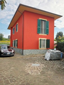 Foto Case semi ndipendenti a Santo Stefano di Magra di 116 m² con 5 locali