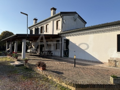 Foto Rustico in Via nazionale  915/25 RO, Bosaro Centro Storico di 220 m²