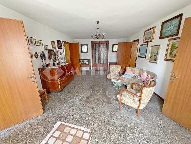 Foto Rustico a Prata di Pordenone Ghirano di 374 m² con 12 locali