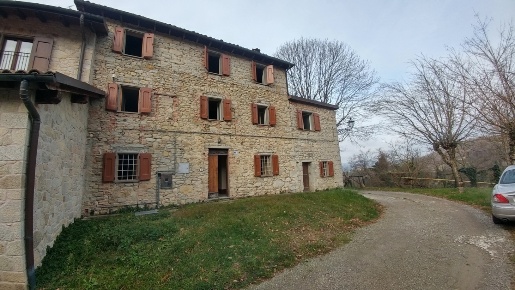 Foto Rustico in Vicolo Monticello 80, Zocca di 160 m² con 8 locali