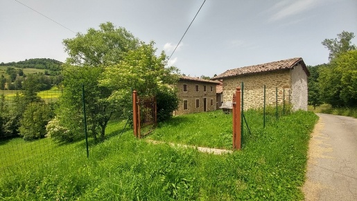 Foto Rustico in Via dei Bertù 38, Zocca di 250 m² con 8 locali in vendita