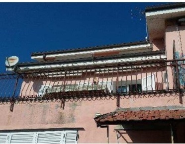 Foto Appartamento in Via Case Sparse 4, Diano Castello di 83 m² all'asta