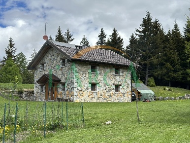 Foto Baita in via Muli, Incudine di 150 m² con 4 locali in vendita