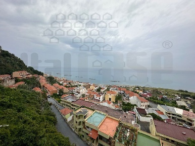 Foto Appartamento in via del corsaro cpl.acqua calda, Messina di 80 m²