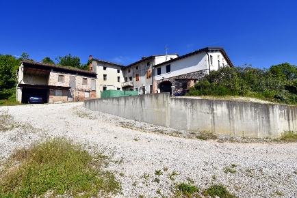 Foto Rustico in via laghi, Chiampo Centro di 920 m² con 33 locali