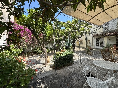 Foto Rustico in via Garibaldi, Diano San Pietro Centro di 230 m² in vendita