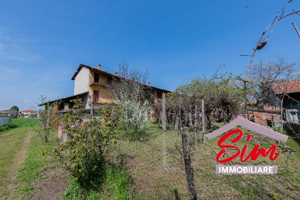 Foto Rustico in Via Roma sn, Fara Novarese di 300 m² con 10 locali