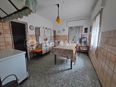Foto Rustico a Annone Veneto Centro di 225 m² con 8 locali in vendita