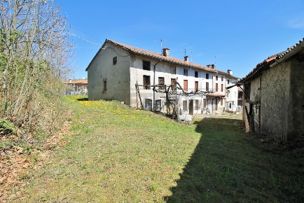 Foto Rustico in Via Castellaro 6, Nogarole Vicentino Centro di 596 m²