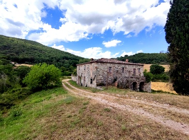 Foto Rustico a Todi di 300 m² con 8 locali in vendita