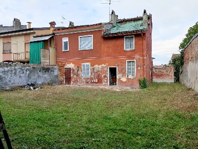 Foto Rustico in Via Felice Cavallotti, Pieve Porto Morone di 128 m²