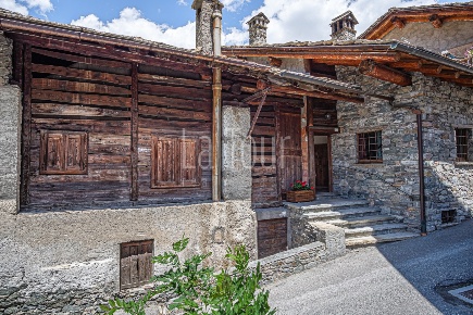 Foto Rustico in Via des Clementines, Cogne Centro di 213 m² con 7 locali