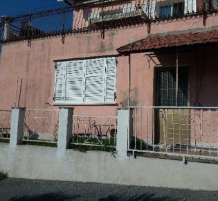 Foto Appartamento in Via Case Sparse 4, Diano Castello di 84 m² all'asta