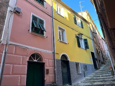 Foto Rustico in Via alla Chiesa 96, Castiglione Chiavarese Velva di 75 m²