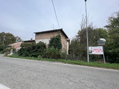 Foto Rustico a Crevalcore di 350 m² con 14 locali in vendita