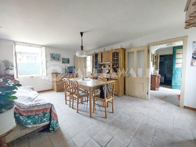 Foto Rustico a Rivignano Teor Teor di 175 m² con 7 locali in vendita