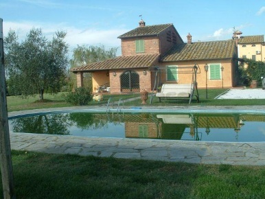 Foto Rustico a Castelfranco di Sotto Centro di 300 m² con 8 locali