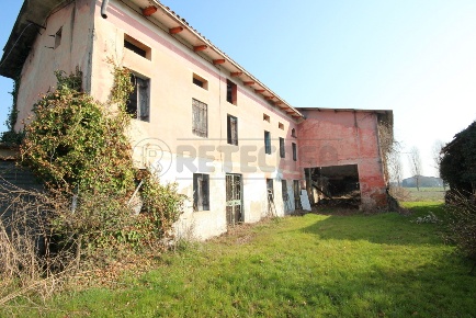 Foto Rustico a Quinto Vicentino di 2000 m² con 1 locali in vendita