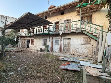 Foto Rustico a Budoia Centro di 200 m² con 5 locali in vendita