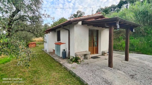 Foto Rustico a Fosdinovo di 3200 m² con 1 locali in vendita
