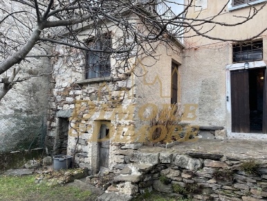 Foto Baita a Valle Cannobina di 80 m² con 6 locali in vendita