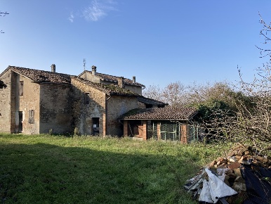 Foto Rustico a Alseno di 300 m² con 10 locali in vendita