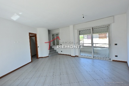 Foto Appartamento a Borgomanero Centro di 145 m² con 5 locali in vendita