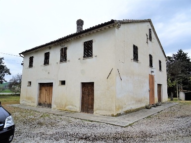 Foto Rustico a Corinaldo di 290 m² con 6 locali in vendita