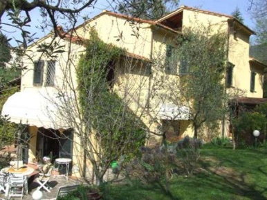 Foto Rustico a Vicopisano di 350 m² con 9 locali in vendita