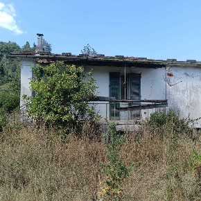 Foto Rustico a Castelnuovo Magra Centro di 500 m² con 10 locali in vendita