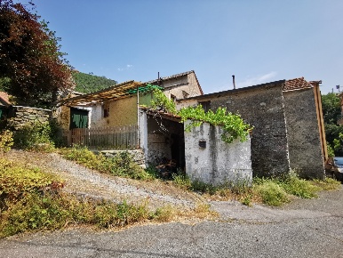 Foto Rustico a Albisola Superiore Ellera di 230 m² con 9 locali in vendita