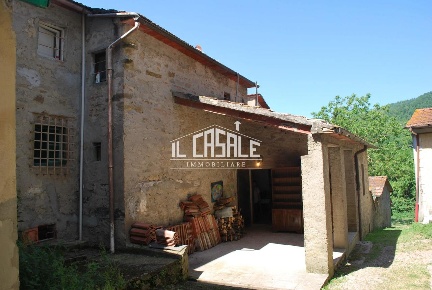 Foto Rustico a Dicomano di 150 m² con 5 locali in vendita