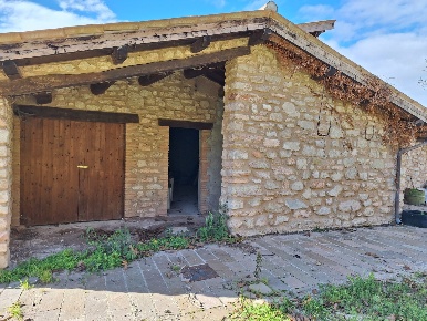 Foto Rustico in Frazione Rasenna 1, Visso di 80 m² con 2 locali in vendita