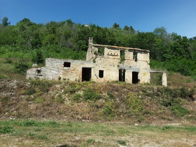 Foto Rustico a Carassai di 107 m² con 3 locali in vendita