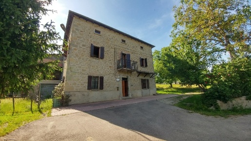 Foto Rustico in Via Pescaroggio 150, Zocca di 490 m² con 11 locali
