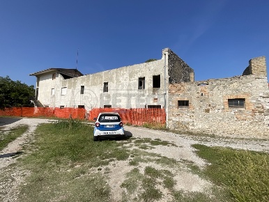 Foto Rustico in Via Udine 1, Palmanova Ialmicco di 810 m² con 1 locali