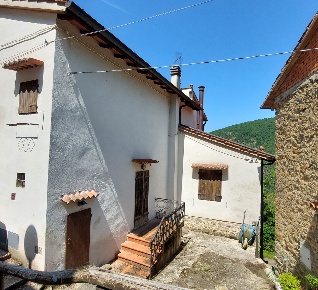 Foto Rustico a Londa di 190 m² con 9 locali in vendita