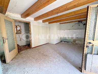 Foto Rustico a Teglio Veneto Centro di 102 m² con 5 locali in vendita