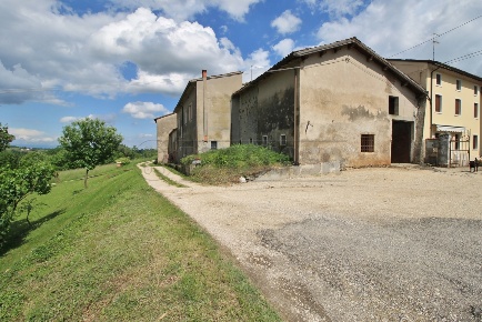 Foto Rustico in Via Capitello 3, Arzignano di 173 m² con 8 locali