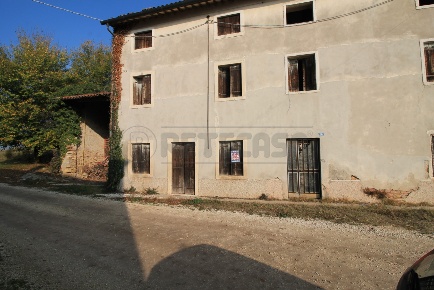 Foto Rustico in Contrada Agugliana snc, Montebello Vicentino di 275 m²
