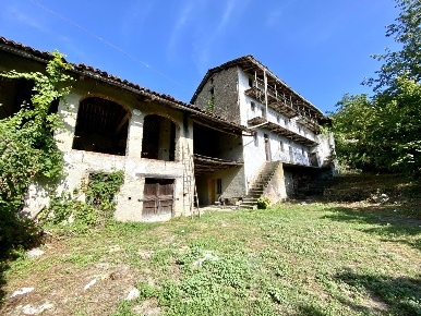 Foto Rustico in Via Boglio 5, Somano di 240 m² con 10 locali in vendita