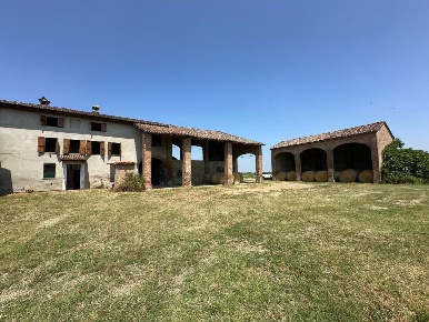 Foto Rustico in piazza patroti, Cortemaggiore di 300 m² con 10 locali