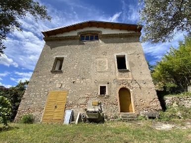 Foto Rustico in Via Costa Sud 19, Mendicino Centro di 320 m² con 5 locali