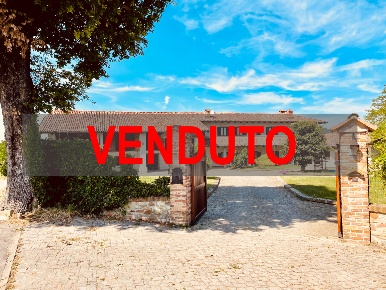 Foto Rustico in Borgata Piancerreto Sottano 8, Dogliani di 569 m²