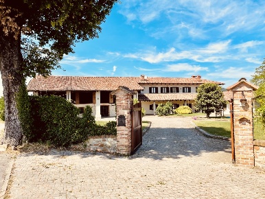 Foto Rustico in Borgata Piancerreto Sottano 8, Dogliani di 569 m²