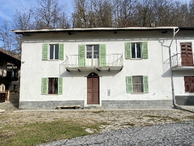 Foto Rustico in Frazione Cusina 1, Igliano di 405 m² con 5 locali
