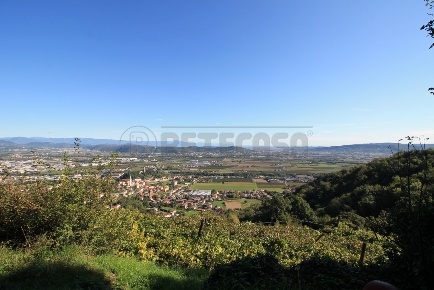 Foto Rustico in via tovi, Montorso Vicentino di 140 m² con 2 locali