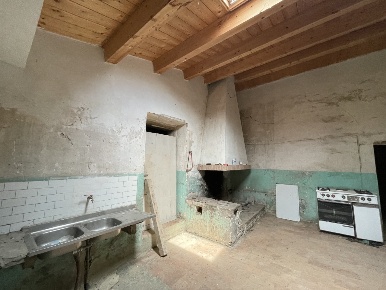 Foto Rustico in Offagna, Ancona Adriatico con 440 locali in vendita