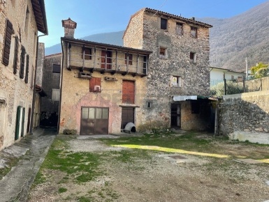 Foto Rustico a Bassano del Grappa Campese di 210 m² con 5 locali in vendita