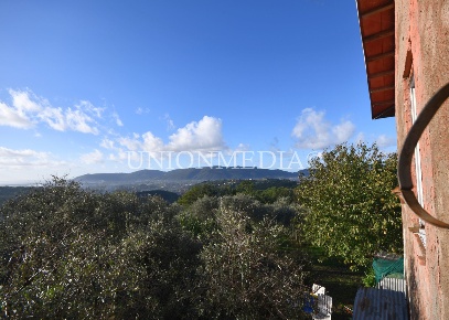 Foto Rustico in Via Celso 29b, Fosdinovo di 84 m² con 2 locali in vendita